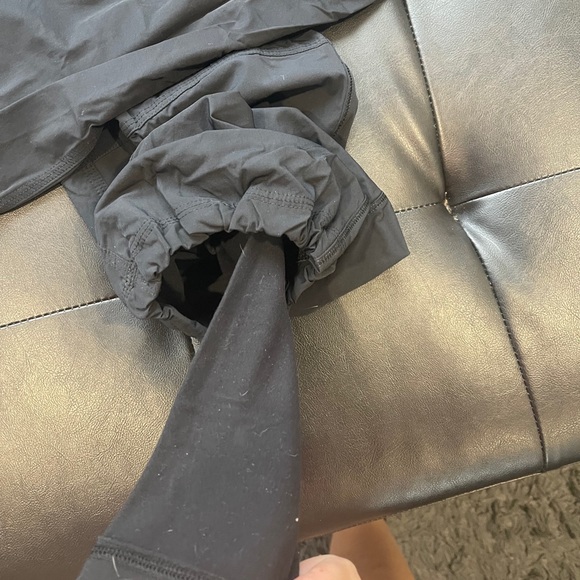 Lulu wind breakers with built in leggings - Picture 2 of 3